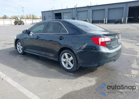 2014 Toyota Camry Se z USA, uszkodzony, nr VIN 4T1BF1FK6EU429404